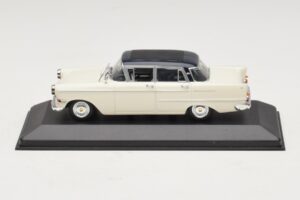 Opel Kapitan A Fehér Minichamps 1:43 400048000 Fém