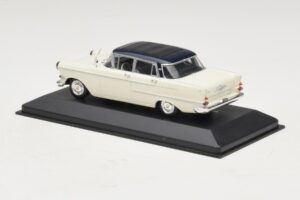 Opel Kapitan A Fehér Minichamps 1:43 400048000 Fém – 3. kép a 4-ből