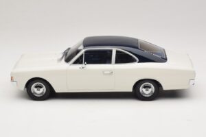 Opel Rekord C Kupé Fehér Kék Minichamps 1:18 107047021 Gyanta – 3. kép a 6-ből