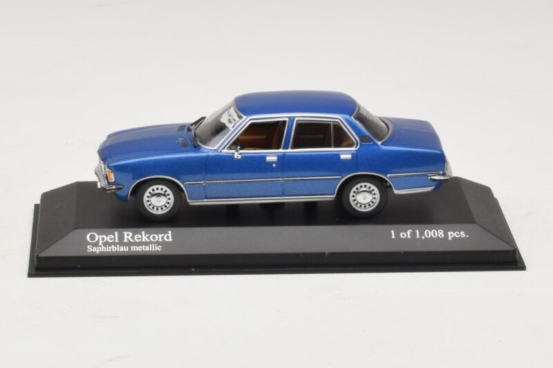 Opel Rekord D Kék Metálfényű Minichamps 1:43 Opel Rekord D Kék Metálfényű Minichamps 1:43 400044002 Fém