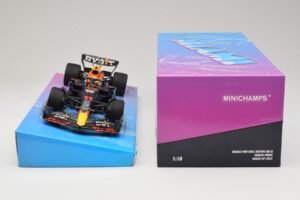 Oracle Red Bull Racing RB18 #11 S. Perez Miami GP 2022 Minichamps 1:18 113220511 Fém – 6. kép a 7-ből