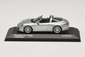 Porsche 911 991 Targa Ezüst Minichamps 1:43 410062442 Fém