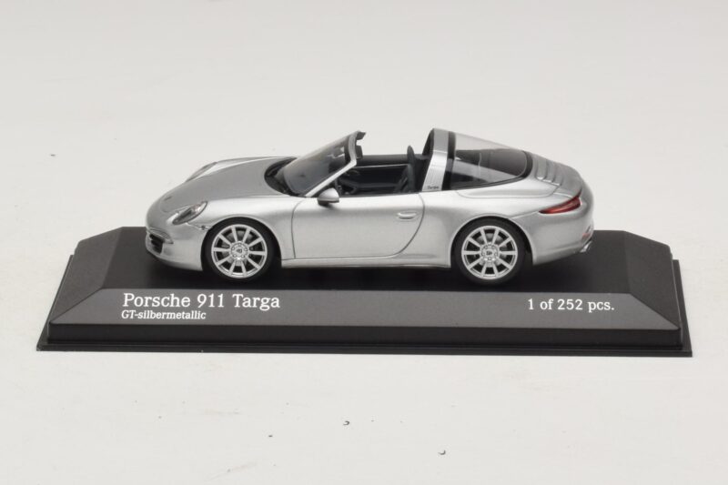 Porsche 911 991 Targa Ezüst Minichamps 1:43 410062442 Fém