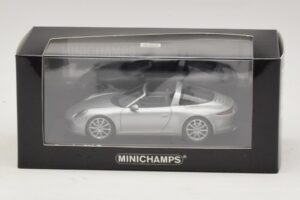Porsche 911 991 Targa Ezüst Minichamps 1:43 410062442 Fém – 4. kép a 4-ből