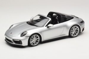 Porsche 911 992 Targa 4 GTS Ezüst Minichamps 1:18 WAP0211460RTRG Fém