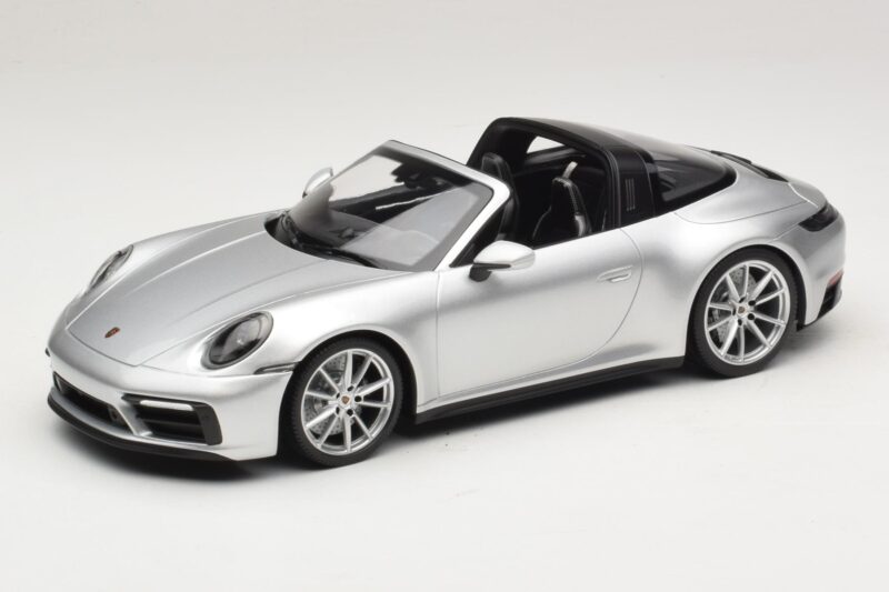 Porsche 911 992 Targa 4 GTS Ezüst Minichamps 1:18 WAP0211460RTRG Fém