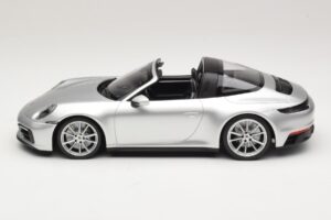 Porsche 911 992 Targa 4 GTS Ezüst Minichamps 1:18 WAP0211460RTRG Fém – 3. kép a 6-ből