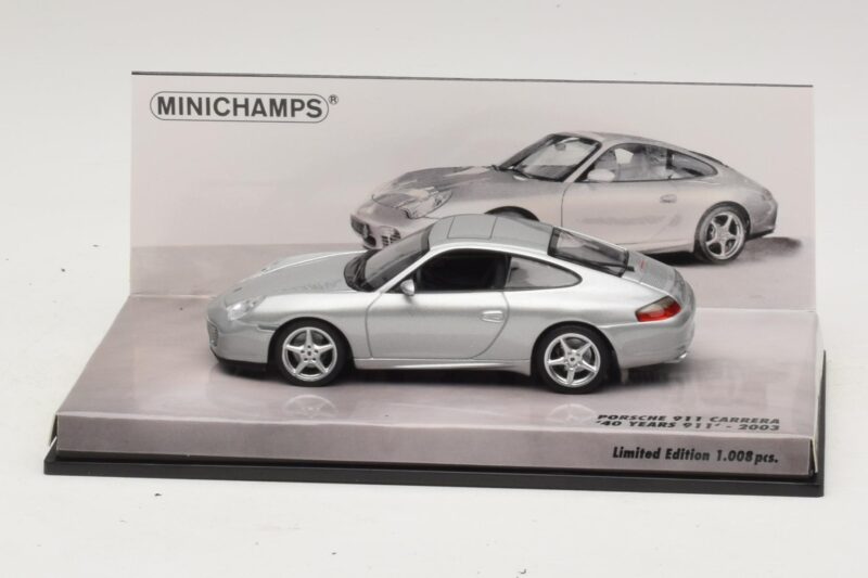 Porsche 911 996 Carrera 40. Évfordulós Ezüst Minichamps 1:43 Porsche 911 996 Carrera 40. Évfordulós Ezüst Minichamps 1:43 436061070 Fém
