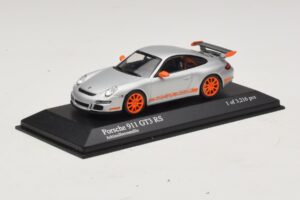 Porsche 911 997 GT3 RS Ezüst Minichamps 1:43 400066000 Fém – 2. kép a 4-ből