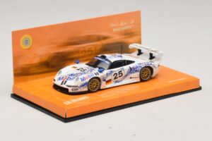 Porsche 911 GT1 #25 B. Wollek / T. Boutsen / H-J. Stuck 24 Hours of Le Mans 1996 Minichamps 1:43 403966625 Fém – 2. kép a 5-ből