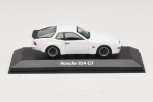 Porsche 924 GT Fehér Maxichamps 1:43 940066121 Fém