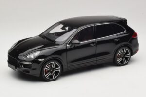 Porsche Cayenne Turbo S 92A Fekete Metál Minichamps 1:18 110062100 Fém