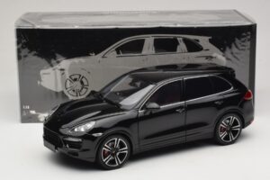 Porsche Cayenne Turbo S 92A Fekete Metál Minichamps 1:18 110062100 Fém – 8. kép a 8-ből