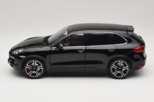 Porsche Cayenne Turbo S 92A Fekete Metál Minichamps 1:18 110062100 Fém – 4. kép a 8-ből
