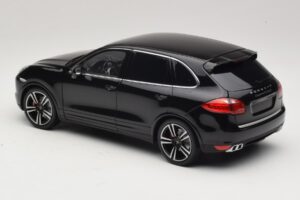 Porsche Cayenne Turbo S 92A Fekete Metál Minichamps 1:18 110062100 Fém – 7. kép a 8-ből
