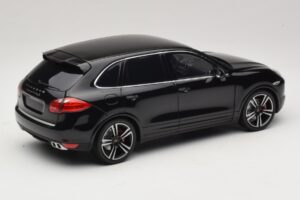 Porsche Cayenne Turbo S 92A Fekete Metál Minichamps 1:18 110062100 Fém – 3. kép a 8-ből