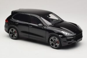 Porsche Cayenne Turbo S 92A Fekete Metál Minichamps 1:18 110062100 Fém – 6. kép a 8-ből