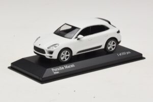 Porsche Macan 95B Fehér Minichamps 1:43 410062601 Fém – 2. kép a 4-ből