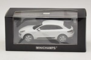 Porsche Macan 95B Fehér Minichamps 1:43 410062601 Fém – 4. kép a 4-ből