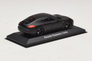 Porsche Panamera 970 Turbo Matt Fekete Maxichamps 1:43 940062370 Fém – 2. kép a 4-ből