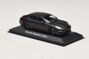 Porsche Panamera 970 Turbo Matt Fekete Maxichamps 1:43 940062370 Fém – 3. kép a 4-ből