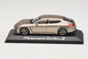 Porsche Panamera 970 Turbo S Bronz Metál Minichamps 1:43 WAP0200600E Fém