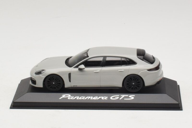 Porsche Panamera GTS 971 Chalk Grey Minichamps 1:43 Porsche Panamera GTS 971 Chalk Grey Minichamps 1:43 WAP0207640J Fém