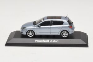 Vauxhall Astra H Sedan Világoskék Metál Minichamps 1:43 ASTRA007 Fém