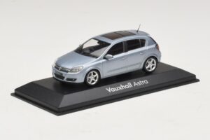 Vauxhall Astra H Sedan Világoskék Metál Minichamps 1:43 ASTRA007 Fém – 2. kép a 4-ből