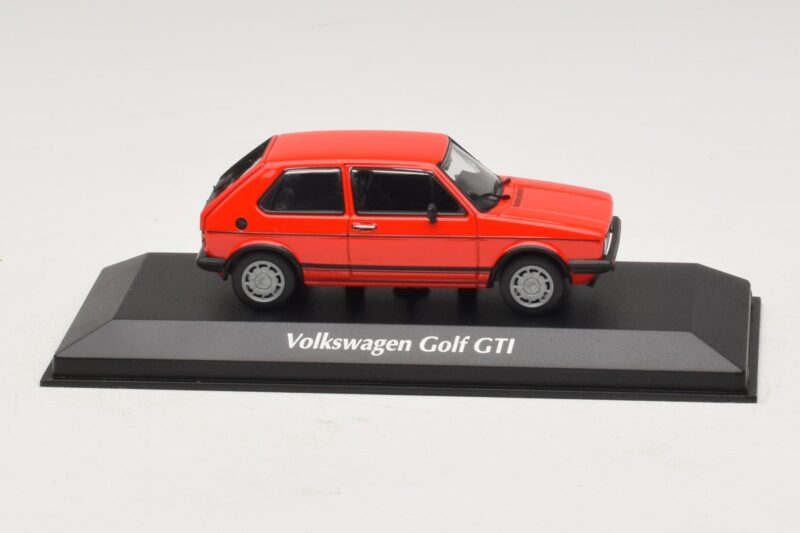 Volkswagen Golf GTI Mk1 Piros Maxichamps 1:43 940055170 Fém