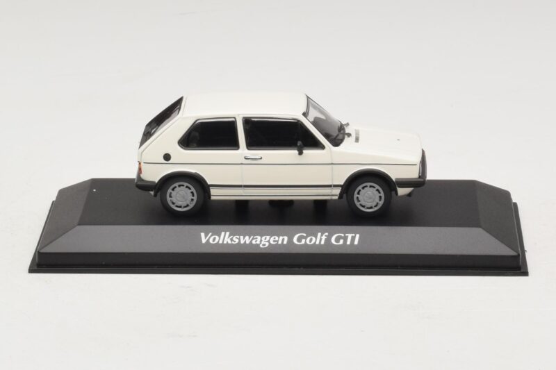 Volkswagen Golf GTI Mk1 Fehér Maxichamps 1:43 940055171 Fém