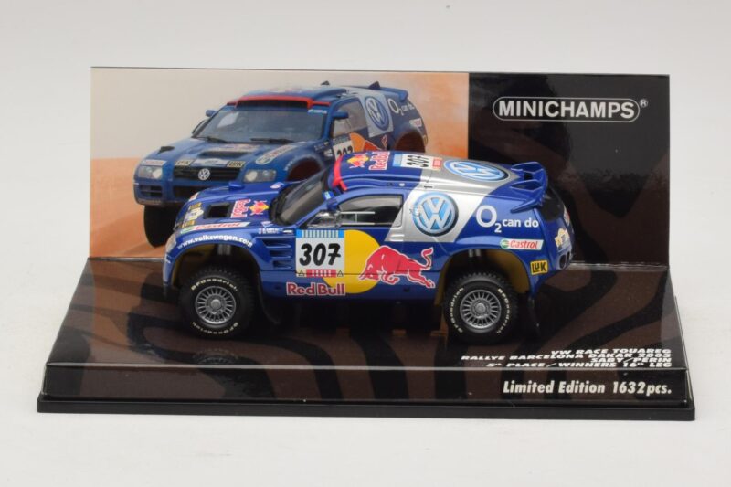 Volkswagen Race Touareg Red Bull #307 B. Saby / M. Perin Dakar Rally 2005 Minichamps 1:43 Volkswagen Race Touareg Red Bull #307 B. Saby / M. Perin Dakar Rally 2005 Minichamps 1:43 436055307 Fém