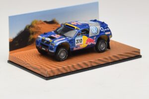 Volkswagen Race Touareg Red Bull #310 Kereskedői Kiadás 2005 Minichamps 1:43 7LO099400PD310 Fém – 2. kép a 5-ből