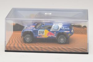 Volkswagen Race Touareg Red Bull #310 Kereskedői Kiadás 2005 Minichamps 1:43 7LO099400PD310 Fém – 4. kép a 5-ből