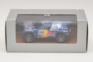 Volkswagen Race Touareg Red Bull #310 Kereskedői Kiadás 2005 Minichamps 1:43 7LO099400PD310 Fém – 5. kép a 5-ből