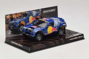 Volkswagen Race Touareg Red Bull Presentation Essen Motor Show 2004 Minichamps 1:43 436045300 Fém – 2. kép a 5-ből