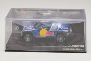 Volkswagen Race Touareg Red Bull Presentation Essen Motor Show 2004 Minichamps 1:43 436045300 Fém – 4. kép a 5-ből