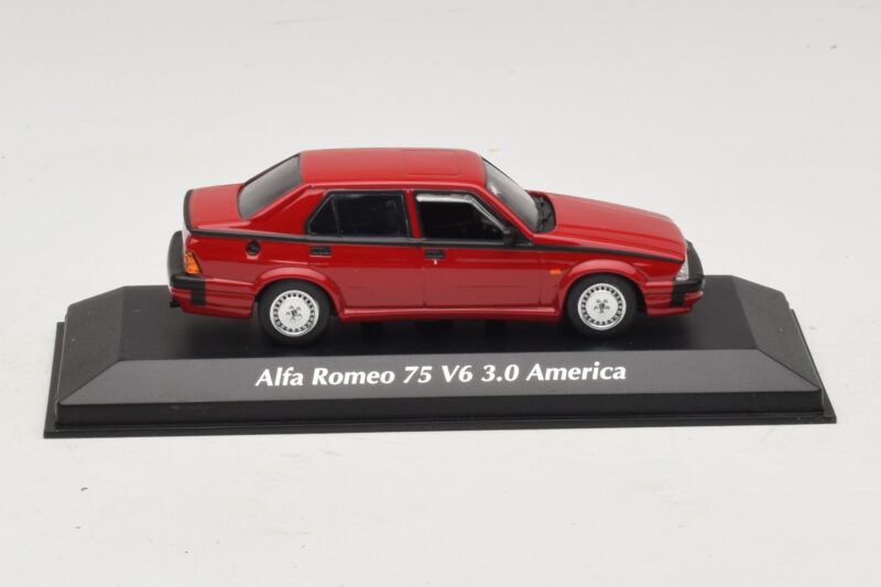 Alfa Romeo 75 V6 3.0 America Piros Maxichamps 1:43 940120461 Fém