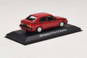 Alfa Romeo 75 V6 3.0 America Piros Maxichamps 1:43 940120461 Fém – 2. kép a 5-ből