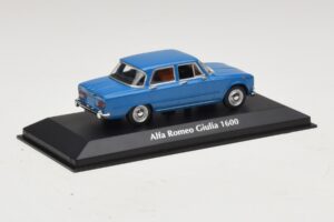 Alfa Romeo Giulia 1600 Kék Maxichamps 1:43 940120900 Fém – 2. kép a 5-ből