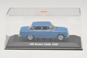 Alfa Romeo Giulia 1600 Kék Maxichamps 1:43 940120900 Fém – 4. kép a 5-ből