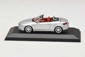 Alfa Romeo Giulia Spider Ezüst Minichamps 1:43 400120731 Fém
