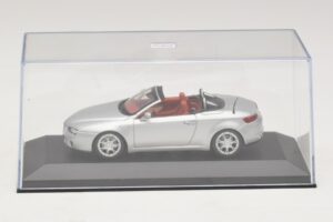 Alfa Romeo Giulia Spider Ezüst Minichamps 1:43 400120731 Fém – 4. kép a 5-ből