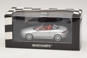 Alfa Romeo Giulia Spider Ezüst Minichamps 1:43 400120731 Fém – 5. kép a 5-ből