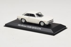 Alfa Romeo Giulia Sprint GTA Fehér Maxichamps 1:43 940120441 Fém – 3. kép a 5-ből
