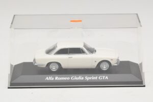 Alfa Romeo Giulia Sprint GTA Fehér Maxichamps 1:43 940120441 Fém – 4. kép a 5-ből