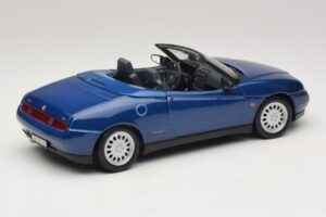 Alfa Romeo Spider 916 Kék Maisto 1:18 31831 Fém – 3. kép a 8-ből