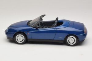 Alfa Romeo Spider 916 Kék Maisto 1:18 31831 Fém – 4. kép a 8-ből