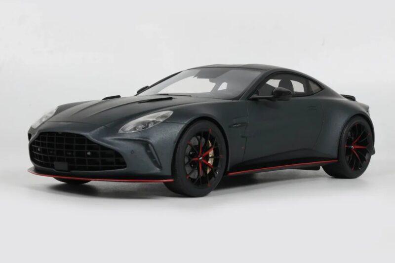 Aston Martin Vantage S Satin Xenon Grey GT Spirit 1:18 Aston Martin Vantage S Satin Xenon Grey GT Spirit 1:18 GT1017 Gyanta