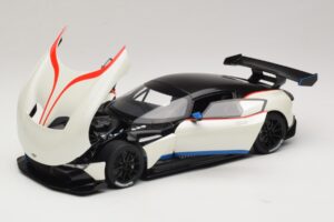 Aston Martin Vulcan Stratus White Kék és Piros Csíkokkal AUTOart 1:18 70261 Kompozit – 2. kép a 8-ből